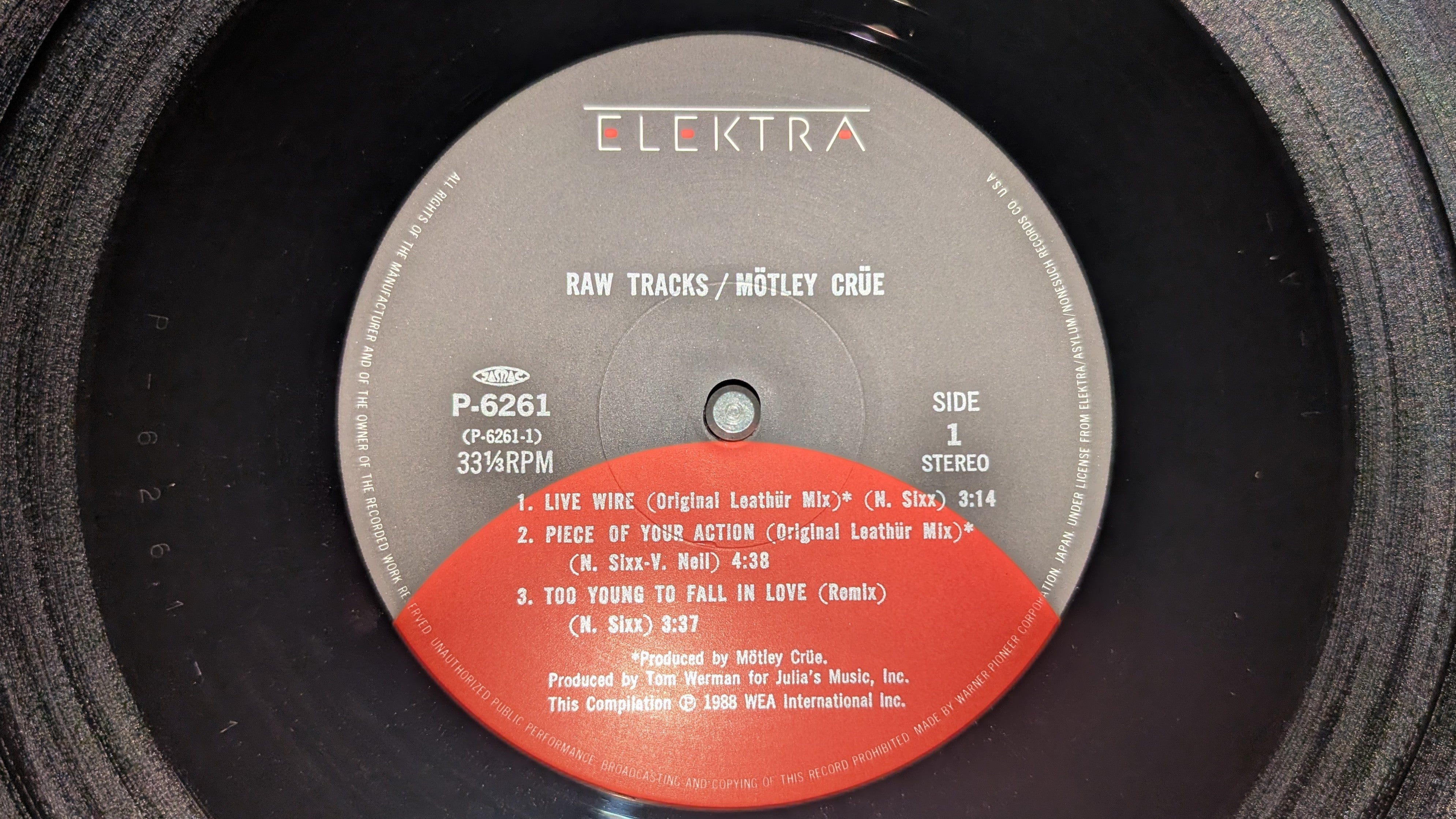 Mötley Crüe - Raw Tracks