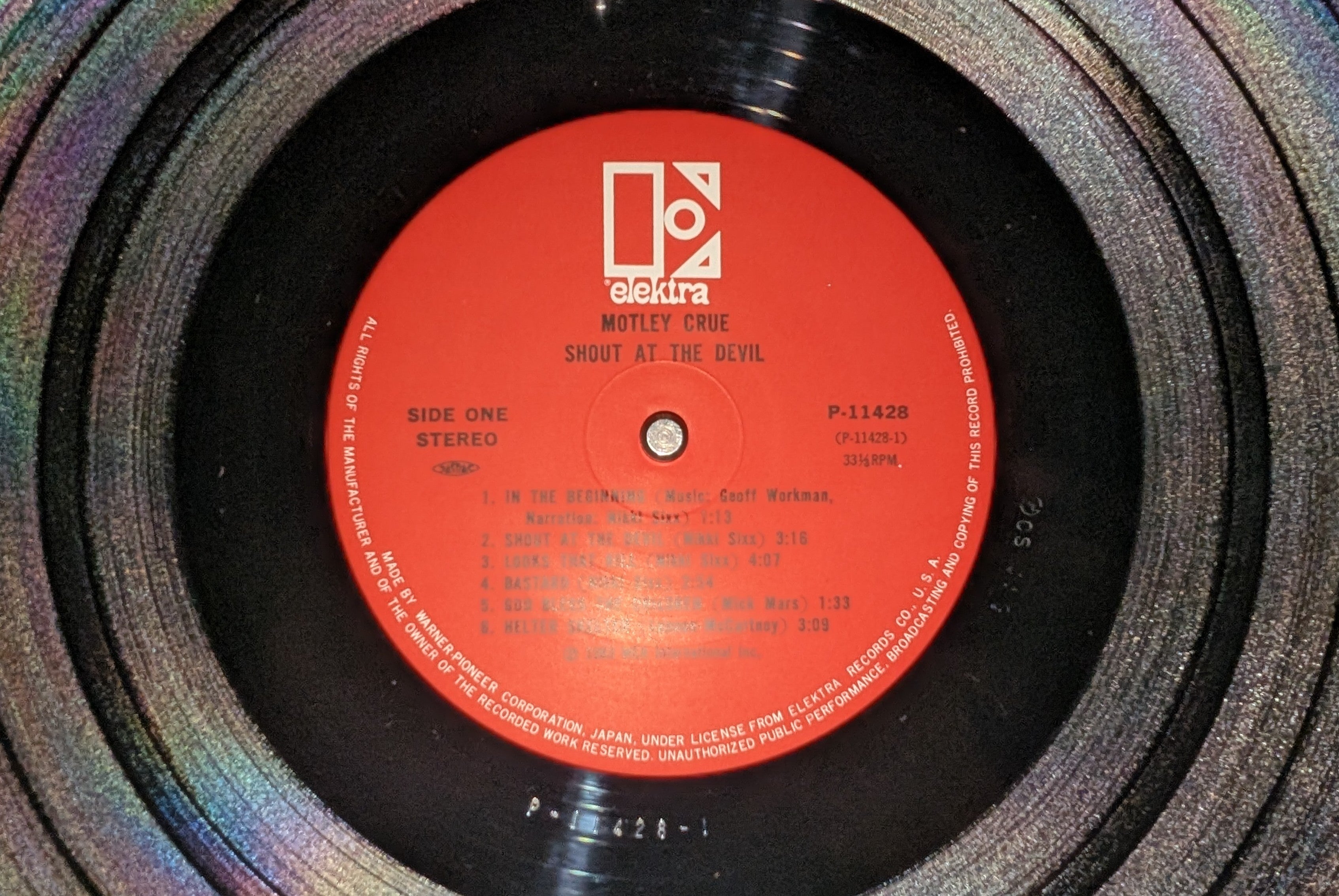 Mötley Crüe - Shout At The Devil