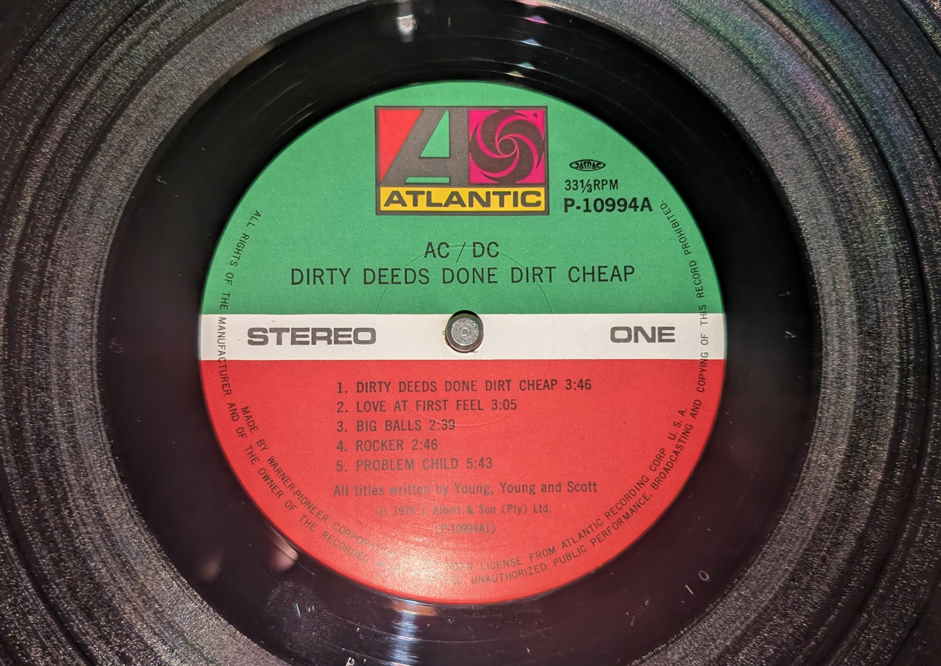 AC/DC - Dirty Deeds Done Dirt Cheap