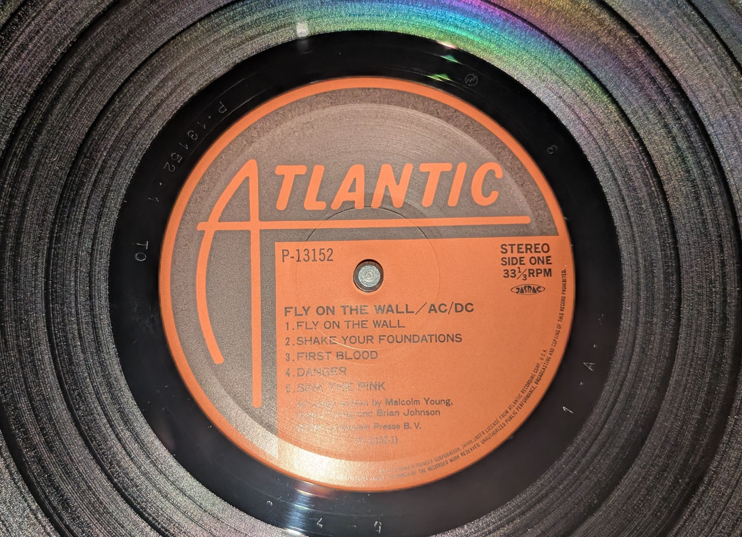 AC/DC - Fly On The Wall