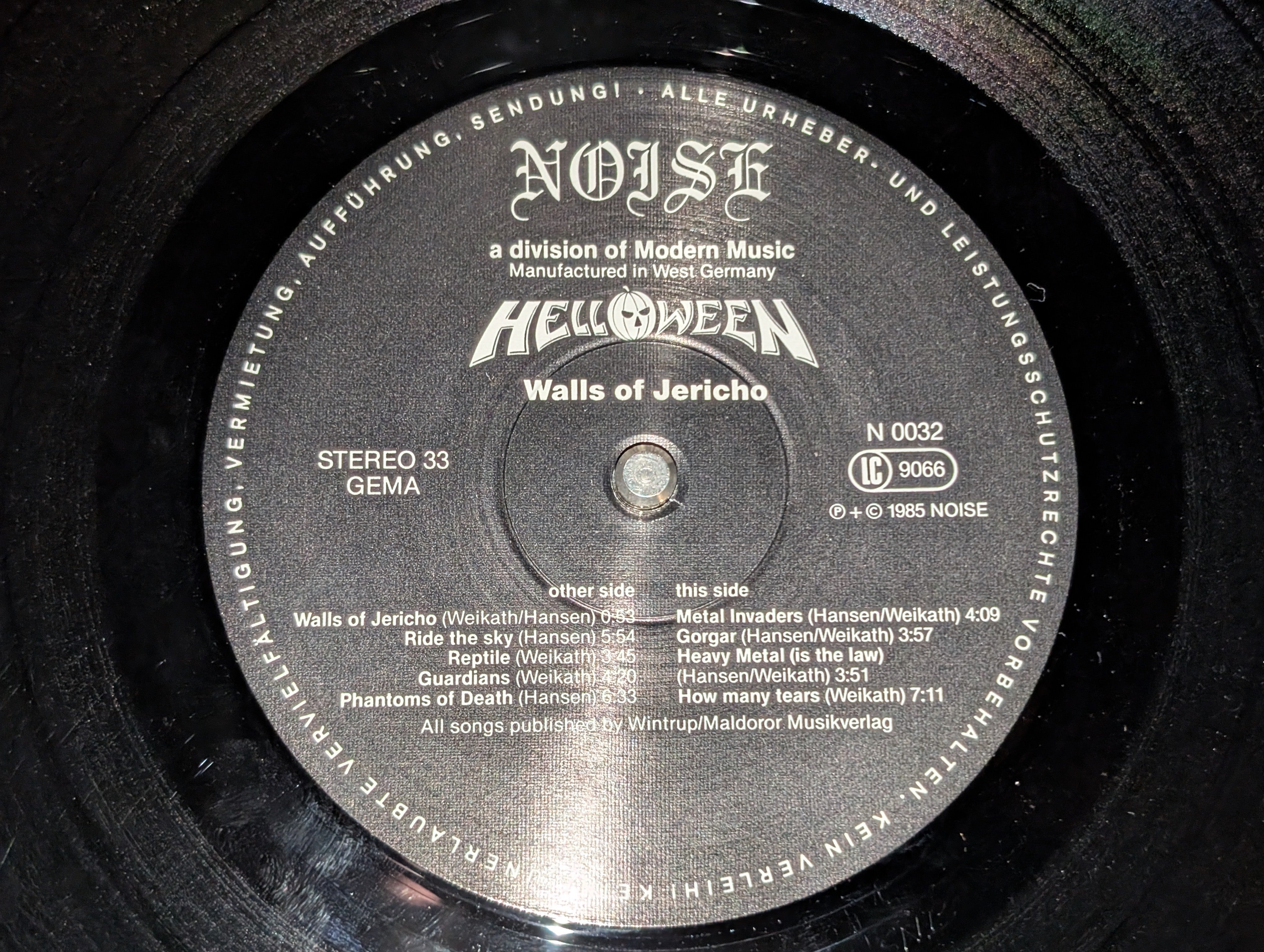 Helloween - Walls Of Jericho