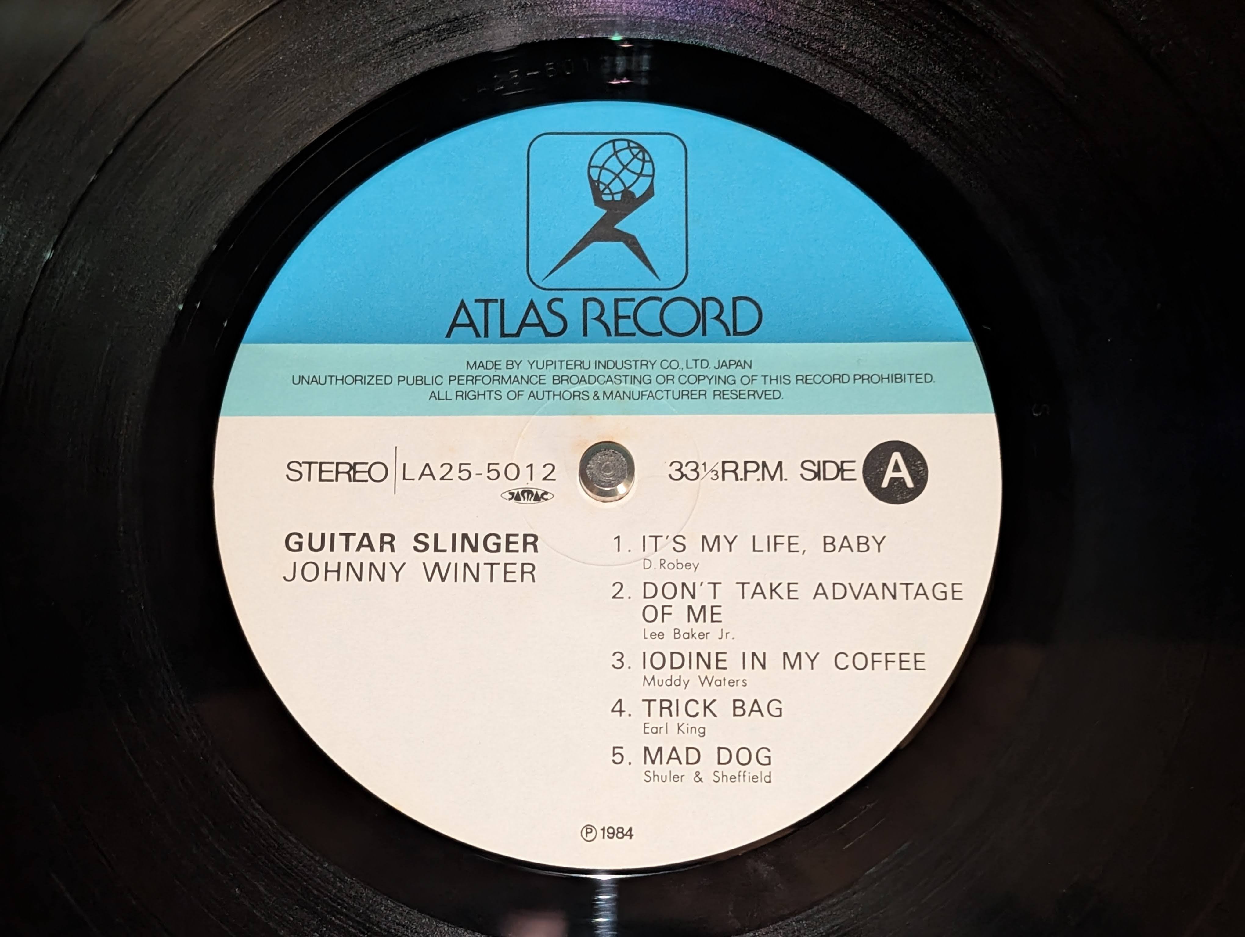 Johnny Winter - Guitar Slinger